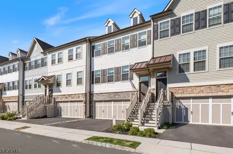 4 Marigold Ct, Warren, NJ 07059