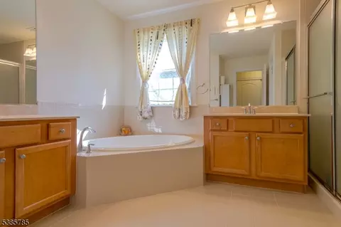 8 Comstock Ln, Skillman, NJ 08558 photo 22