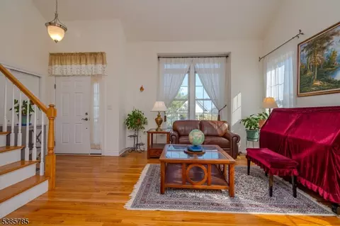 8 Comstock Ln, Skillman, NJ 08558 photo 5
