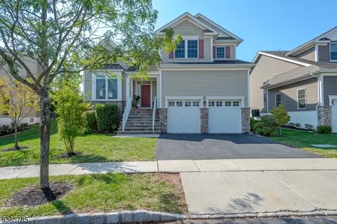 8 Comstock Ln, Skillman, NJ 08558