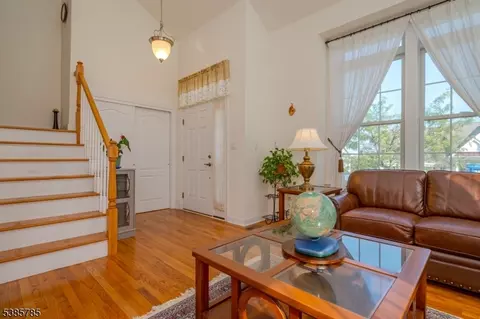 8 Comstock Ln, Skillman, NJ 08558 photo 2