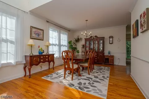 8 Comstock Ln, Skillman, NJ 08558 photo 6