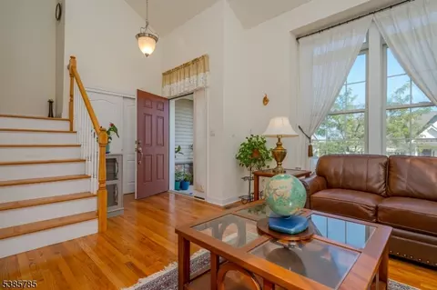 8 Comstock Ln, Skillman, NJ 08558 photo 3