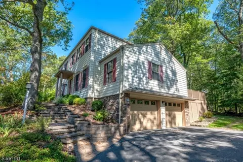 5 Elaine Ct, Randolph, NJ 07869