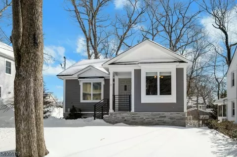 31 Mount Pleasant Pkwy, Livingston, NJ 07039