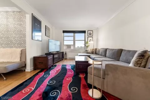 8450 Blvd E #1H, North Bergen, NJ 07047
