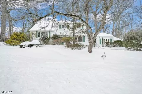 645 Wildwood Rd, Northvale, NJ 07647