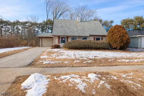 71 Shawmont Ln, Willingboro, NJ 08046