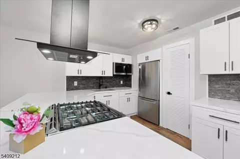 2 Davos Dr #7, Vernon, NJ 07462