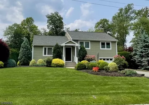 23 Locust Dr, Morris Plains, NJ 07950