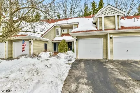 14 Heritage Ct, Oak Ridge, NJ 07438