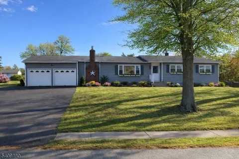 11 Juniper Dr, Whitehouse Station, NJ 08889