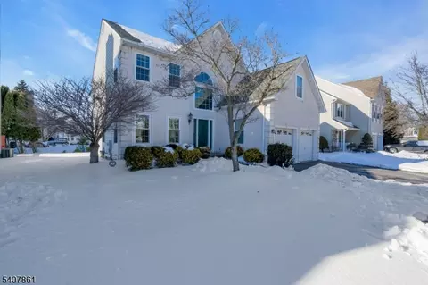 17 Craft Farm Dr, Bridgewater, NJ 08807