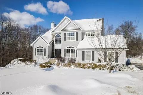 6 Murphy Ct, Vernon, NJ 07462