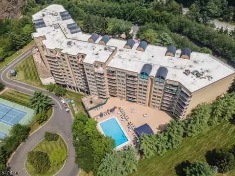 10 Smith Manor Blvd #121, West Orange, NJ 07052