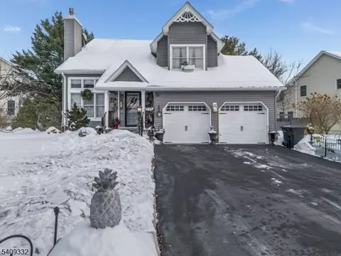 7 Rachel Ct, Clinton, NJ 08809