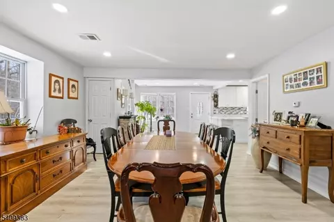 130 Flocktown Rd, Long Valley, NJ 07853