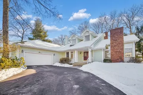 47 Gatehouse Rd, Bedminster, NJ 07921