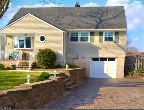 65 Mercer St, Metuchen, NJ 08840