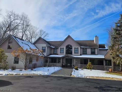 285 Chestnut Ridge Rd, Woodcliff Lake, NJ 07677