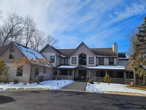 285 Chestnut Ridge Rd, Woodcliff Lake, NJ 07677