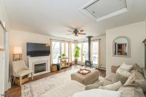 3 Bear Pond Trl, Green Township, NJ 07821