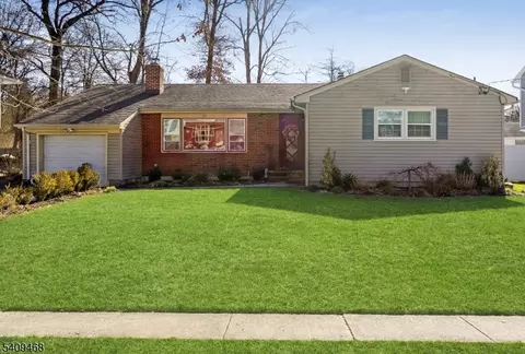 16 Canterbury Dr, Scotch Plains, NJ 07076