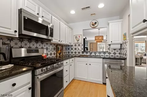 12 Spruce Hills Ct, Hamburg, NJ 07419