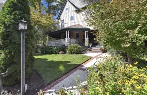 425 Wyoming Ave, Millburn, NJ 07041