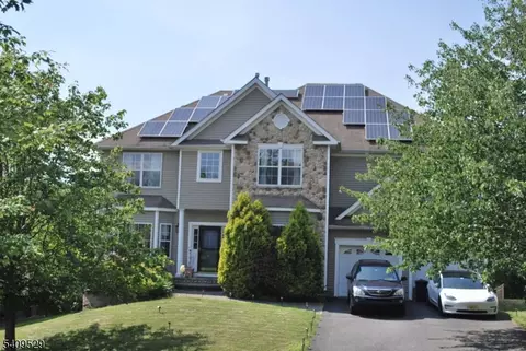 692 Skyline Dr, Lake Hopatcong, NJ 07849