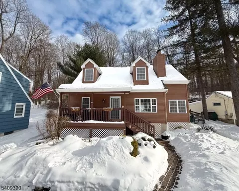 64 Hilltop Trl, Sparta, NJ 07871