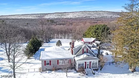 9 Greentree Rd, Columbia, NJ 07832