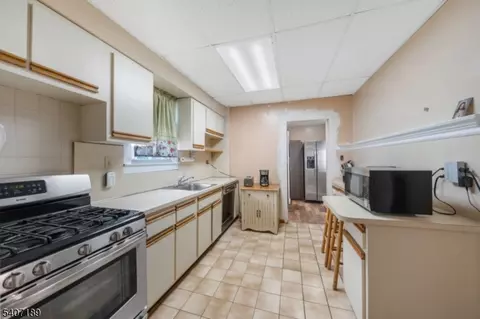 540 E 3rd Ave, Roselle, NJ 07203 photo 5