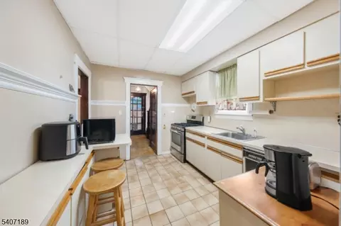 540 E 3rd Ave, Roselle, NJ 07203 photo 6