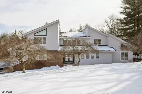 15 Lawrence Way, Cedar Grove, NJ 07009