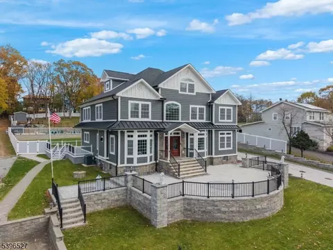 45 Dietrich Ln, North Haledon, NJ 07508