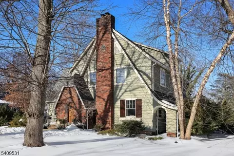 28 Hampton Rd, Cranford, NJ 07016