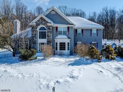 5 Upper Plateau Dr, Vernon, NJ 07462