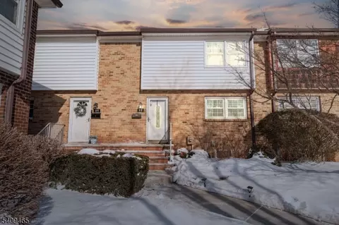 8 Cardinal Ln #2, Hillsborough, NJ 08844