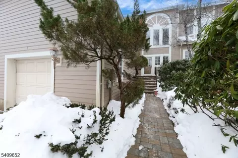 7 Coniston Ct, Wayne, NJ 07470