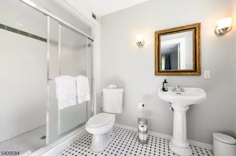 Bath - 957 Central Ave, Plainfield, NJ 07060 photo 5 of 7