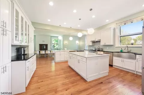 Kitchen - 957 Central Ave, Plainfield, NJ 07060 photo 3 of 4