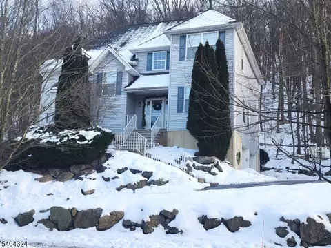 17 Bowers Dr, Hackettstown, NJ 07840
