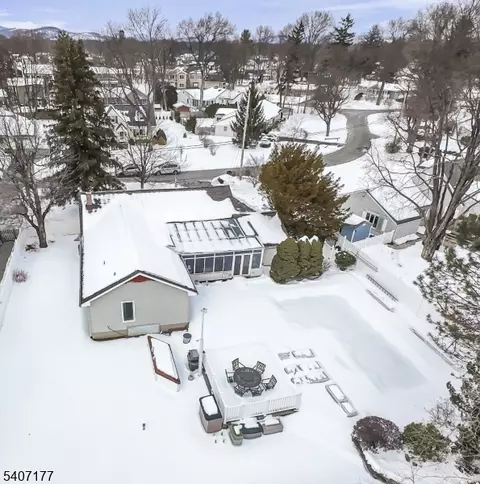 7 Dale Ave, Pompton Plains, NJ 07444