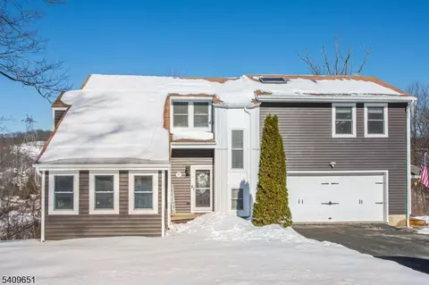 15 Sachem Rd, Lake Hopatcong, NJ 07849