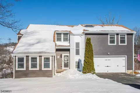 15 Sachem Rd, Lake Hopatcong, NJ 07849