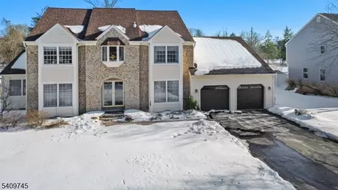 4 Santina Ct, Lawrence Township, NJ 08648