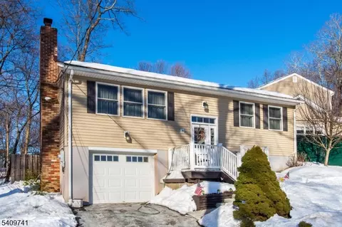 26 Ridgedale Rd, Lake Hopatcong, NJ 07849