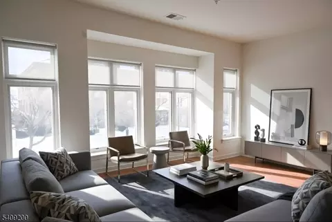 350 S Broad St #207, Trenton, NJ 08608