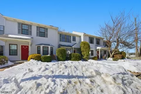 303 Maplecrest Rd, Edison, NJ 08820 photo 4